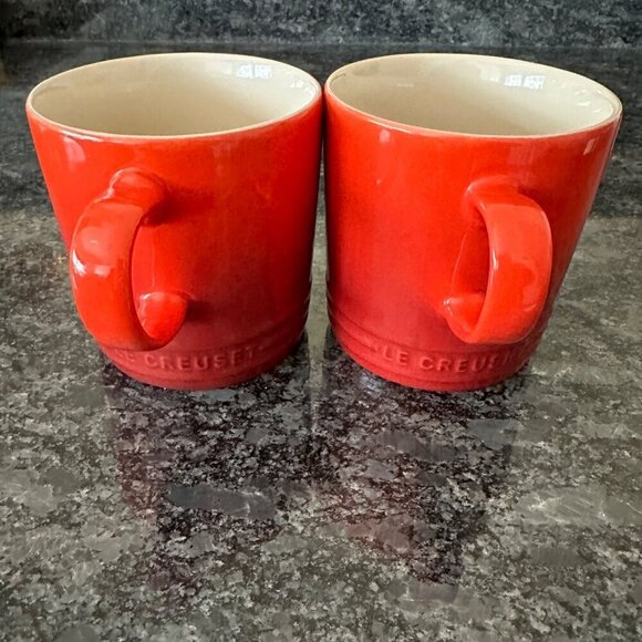 New Le Creuset Stoneware Set of 2 Cerise Red 12oz Mugs Dishwasher Safe No Chip - Picture 1 of 9